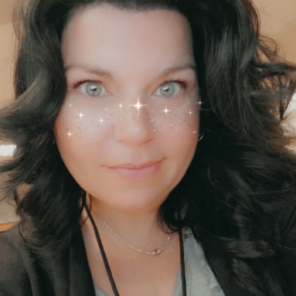 Meet your Posher, Jennifer - Picture 1 of 1